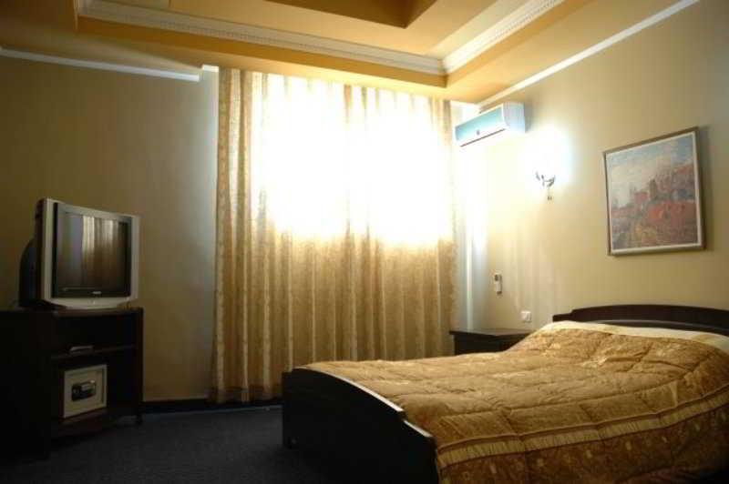 Imperial Hotel Ih Elbasan Exterior photo