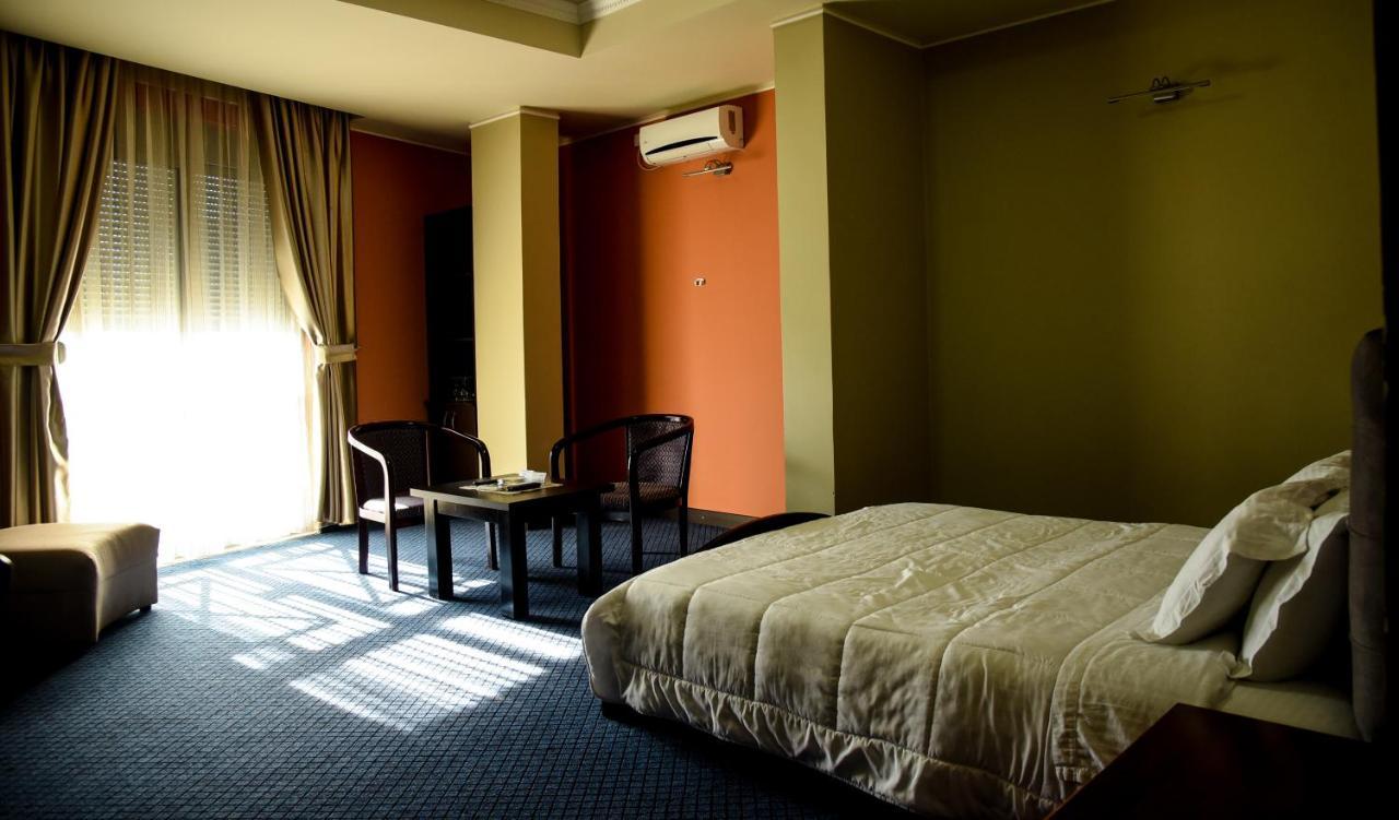 Imperial Hotel Ih Elbasan Exterior photo