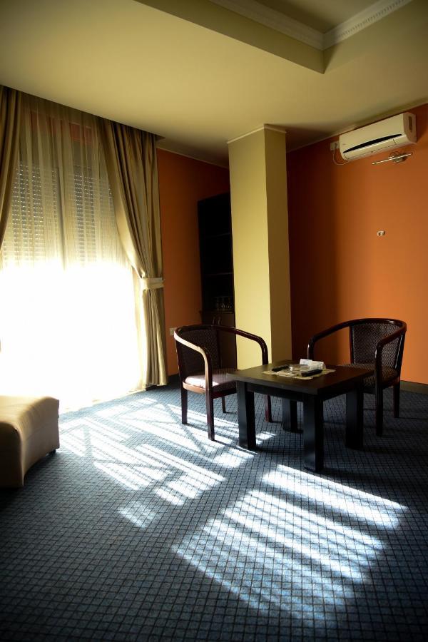 Imperial Hotel Ih Elbasan Exterior photo